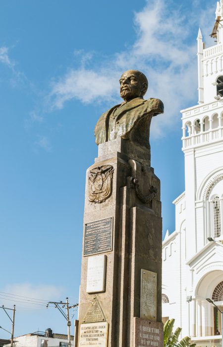 ESTATUA ELOY ALFARO
